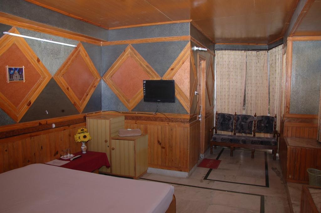 Hotel Arsh International Naini Tāl Exterior foto