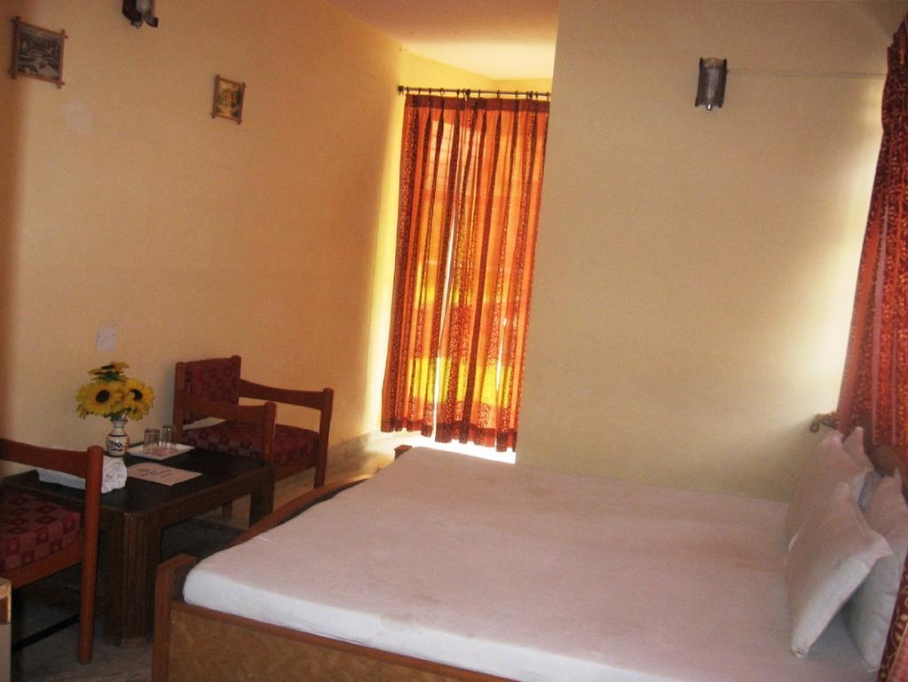 Hotel Arsh International Naini Tāl Quarto foto