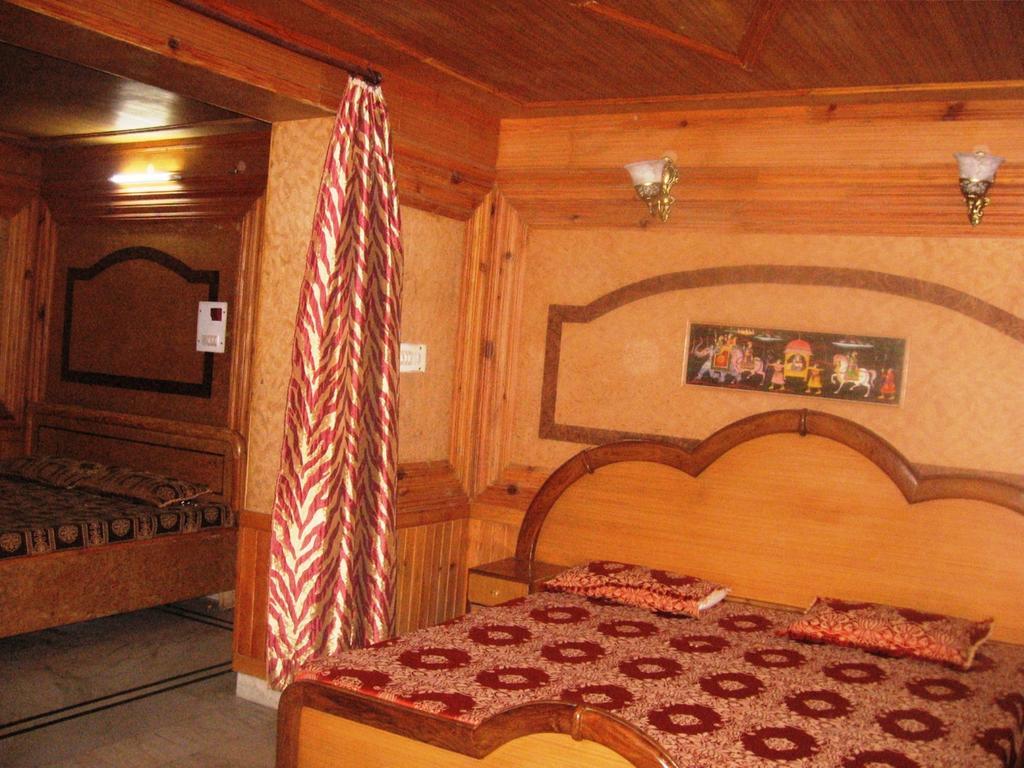 Hotel Arsh International Naini Tāl Exterior foto